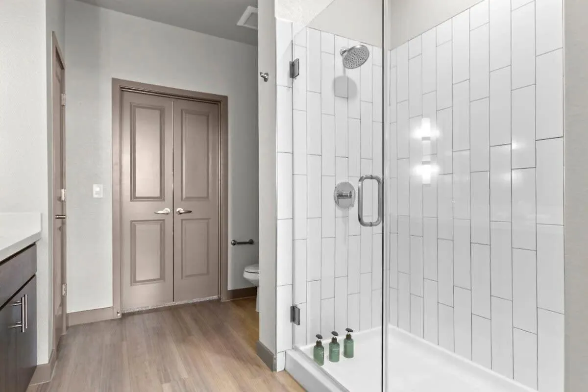 3Br Cozysuites Roro Pool, Pets, Parking 7&13 フェニックス アパート