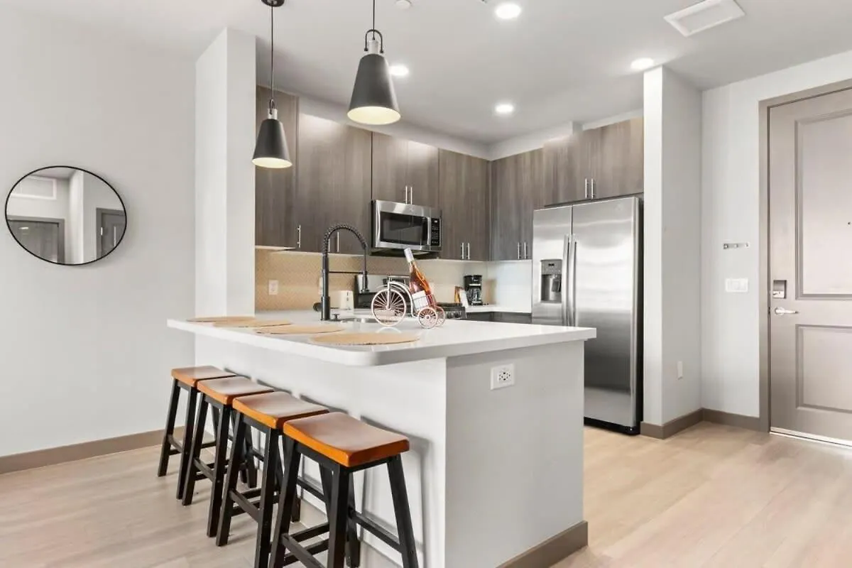 3Br Cozysuites Roro Pool, Pets, Parking 7&13 フェニックス アパート